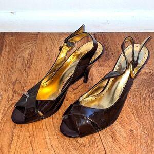 BCBG Girls Liam 50s Inspired Peep Toe Slingback Heels Size 6.5 Brown sleek paten